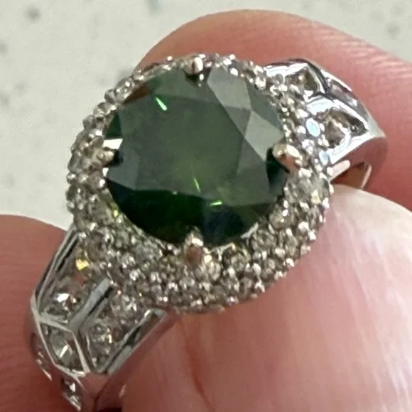 Rare $16,900 Green Diamond Ring. 3.15 Carats set in 14k white gold. - Picture 7 of 17